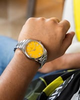 ساعة رجالية باللون الفضي