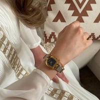 ساعة نسائية باللونين الذهبي والفضي ميناء ازرق