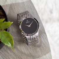 ساعة استيل باللون الفضي