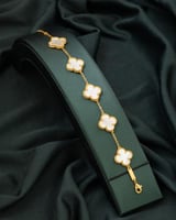 اسوارة ناعمة رمز للأناقة والثقة