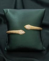 اسوارة نسائية فصوص فاتنه باللون الذهبي