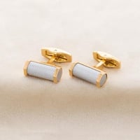 كبك رجالي بتصميم كلاسيك باللون الذهبي والفضي