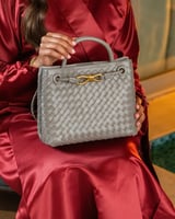 شنطة مميزة وسط رصاصي