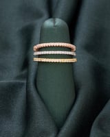 اختيارك لهذا الخاتم يعكس جمال أناقتك وجاذبيتك