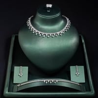 طقم بسحرٍ ملكيّ لا يُقاوم