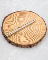 يوفر تجربة كتابة مريحة بفضل تصميمه المدروس