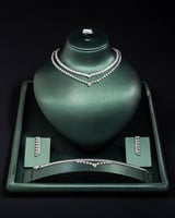 طقم سهرات يعكس حقيقيًا لأسلوب حياتك