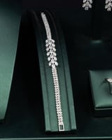 طقم إكسسوار أنيق بلون فضي فاخر