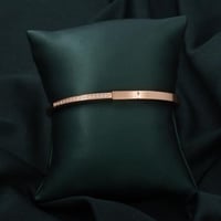 اسوره باللون النحاسي تضيف لإطلالتك حضور مميز