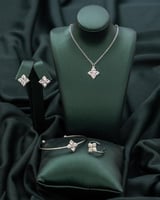 طقم أطفال يكمل طلت طفلتك المميزة