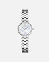 تفاصيلها الدقيقة وانسجام خطوطها يمنحانك حضورًا لاف...