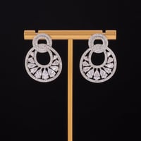 حلق نسائي بفصوص بياجيت