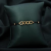 صُنعت هذا السواره بمهارة ودقة عالية