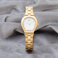 ساعة نسائية استيل ناعم باللون الذهبي ميناء ابيض
