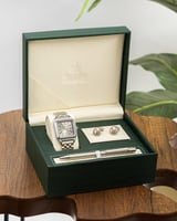 طقم رجالي معنى الفخامة باللون الفضي