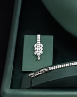 طقم نسائي زركون مفعمة بالفخامة والأنوثة فخامة بالل...