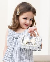 صُممت لتكون قطعة مكملة لطفلتك بحجم ميني