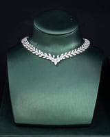 طقم إكسسوار أنيق بلون فضي فاخر