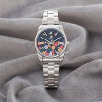 ساعة التميز باللون الفضي