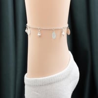 خلخال نسائي بتصميم أنيق بلون الفضي