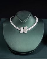 طقم بتصميم أنيق مستوحى من شكل الزهور باللون الفضي