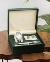 طقم رجالي استيل باللون الفضي