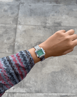 ساعه استيل باللون الفضي