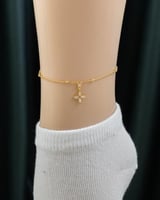 خلخال رفيقك في كل مغامرة، وتألقي بإطلالة لا تُنسى...