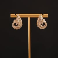 حلق نسائي تصميم من وحي وجمال الطبيعه