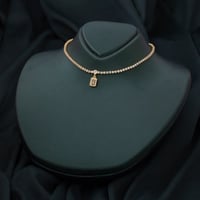 شوكر نسائي باللون الذهبي