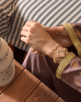 ساعة وإسواره فاتنة باللون الذهبي