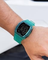 ساعة رقمية ذات تصميم عصري ورياضي اخضر