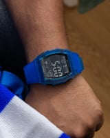 ساعة رقمية ذات تصميم عصري ورياضي ازرق