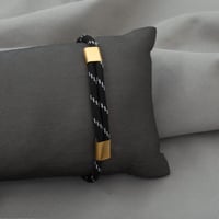 اسوارة خيط رجالية انيقه وحديثه..