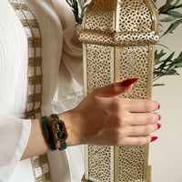 الساعة الجلد النسائية ذات التفاصيل المميزة لإطلالة...