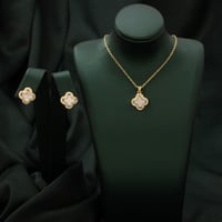 طقم يستحق التجربة ناعم لامع ملفت بلونه الذهبي