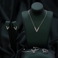 طقم أطفال باللون الفضي