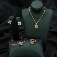 طقم أطفال باللونين الذهبي والسماوي