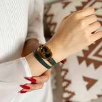 الساعة الجلد النسائية ذات التفاصيل المميزة لإطلالة...