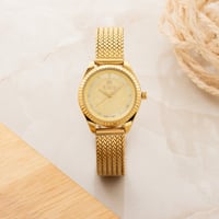 ساعة نسائية بسير حصير ملفت باللون الذهبي ميناء ذهب...