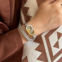 الساعة الجلد النسائية ذات التفاصيل المميزة لإطلالة...