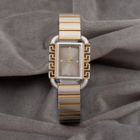 ساعة نسائية باللون الفضي الذهبي مينا رصاصي