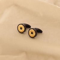 كبك باللونين الأسود والذهبي