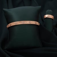 طقم اسوارة وخاتم باللون النحاسي