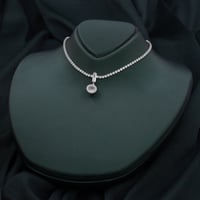 شوكر نسائي باللون الفضي