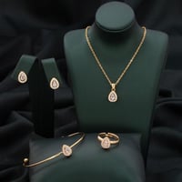 طقم أطفال باللون الذهبي