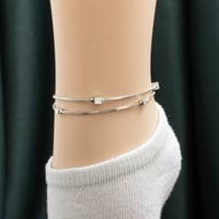 خلخال نسائي باللون الفضي