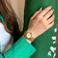 ساعة نسائية حصير باللون الذهبي ميناء صدفي