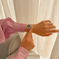 ساعة نسائية باللون الفضي ميناء أخضر