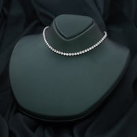 شوكر نسائي باللون الفضي